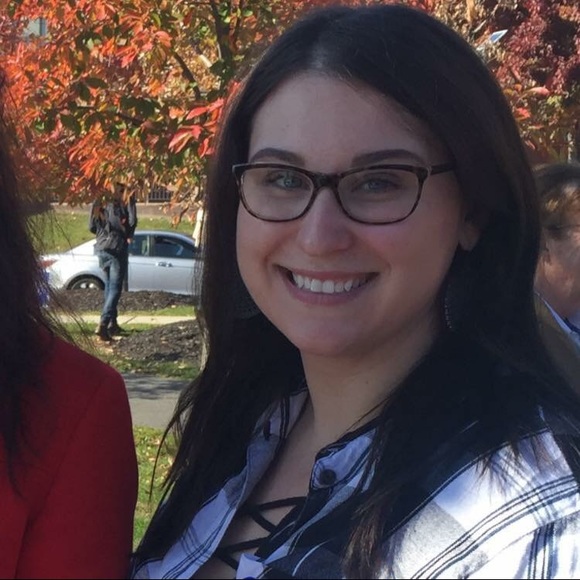 Meet your Posher, Deirdre - Picture 2 of 3